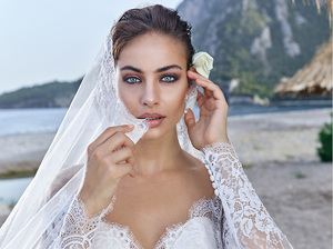Spotlight: Bridal Gown- Eddy K&#39;s Bali. Desktop Image